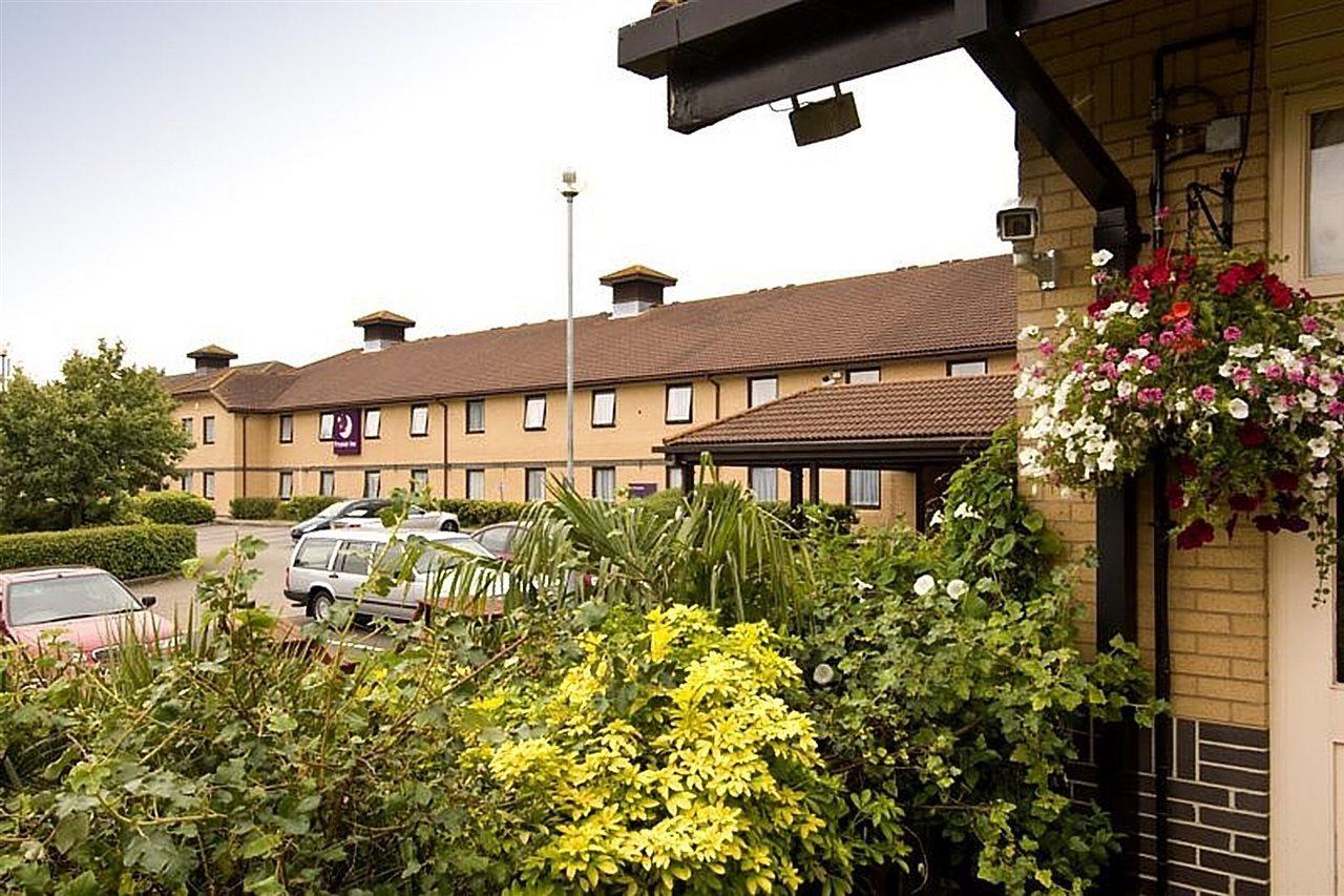 Premier Inn Basingstoke West Exterior photo