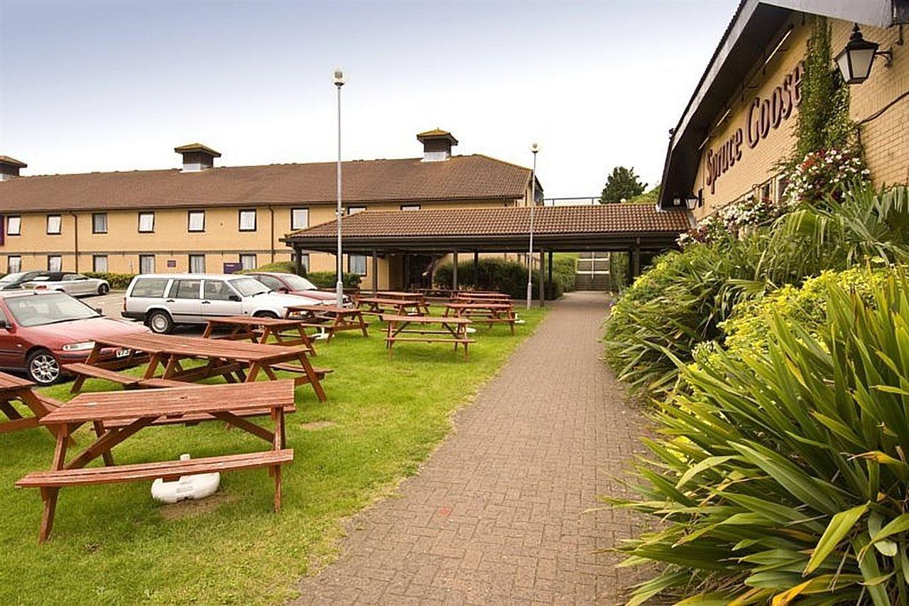 Premier Inn Basingstoke West Exterior photo
