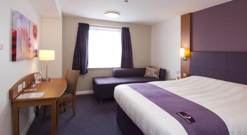 Premier Inn Basingstoke West Exterior photo