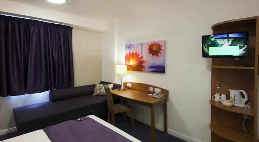 Premier Inn Basingstoke West Exterior photo