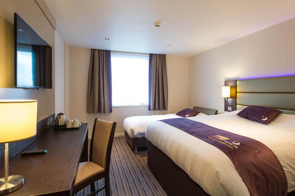Premier Inn Basingstoke West Exterior photo